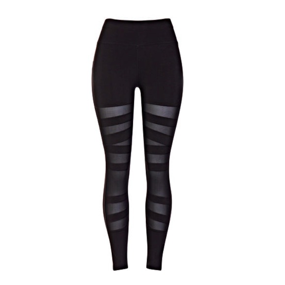 Pants - 🚨NWT POPFit leggings with pockets